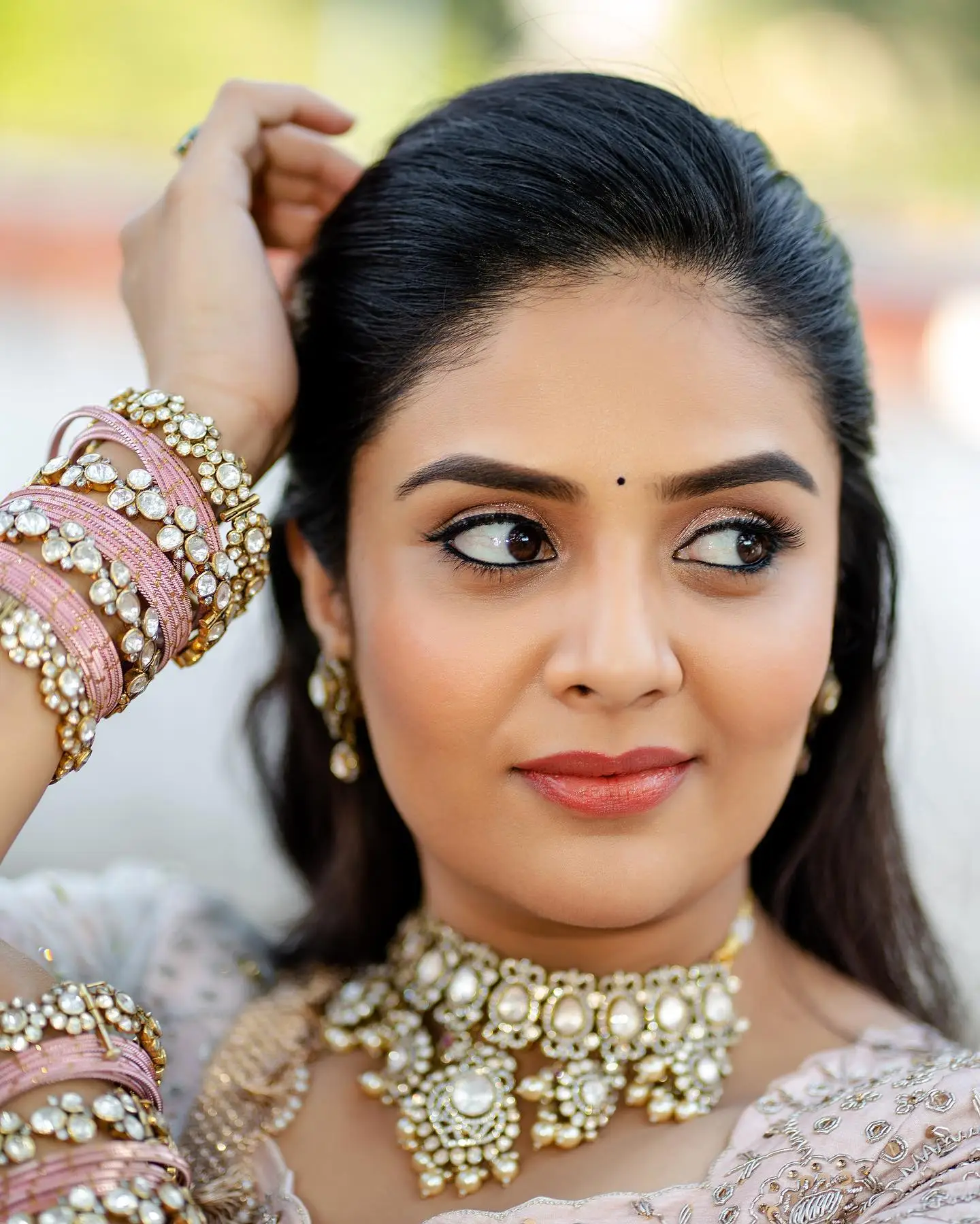 INDIAN TV ACTRESS SREEMUKHI PICS IN PINK LEHENGA CHOLI 4